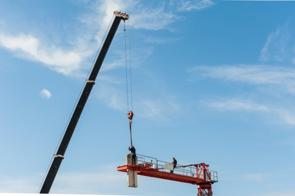 high-speed crane for load lifting